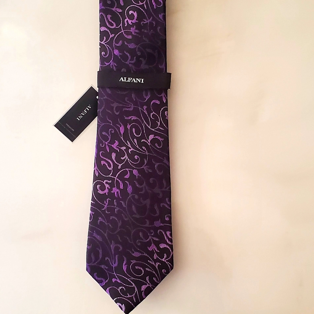 Alfani Neck Tie, 100% silk.